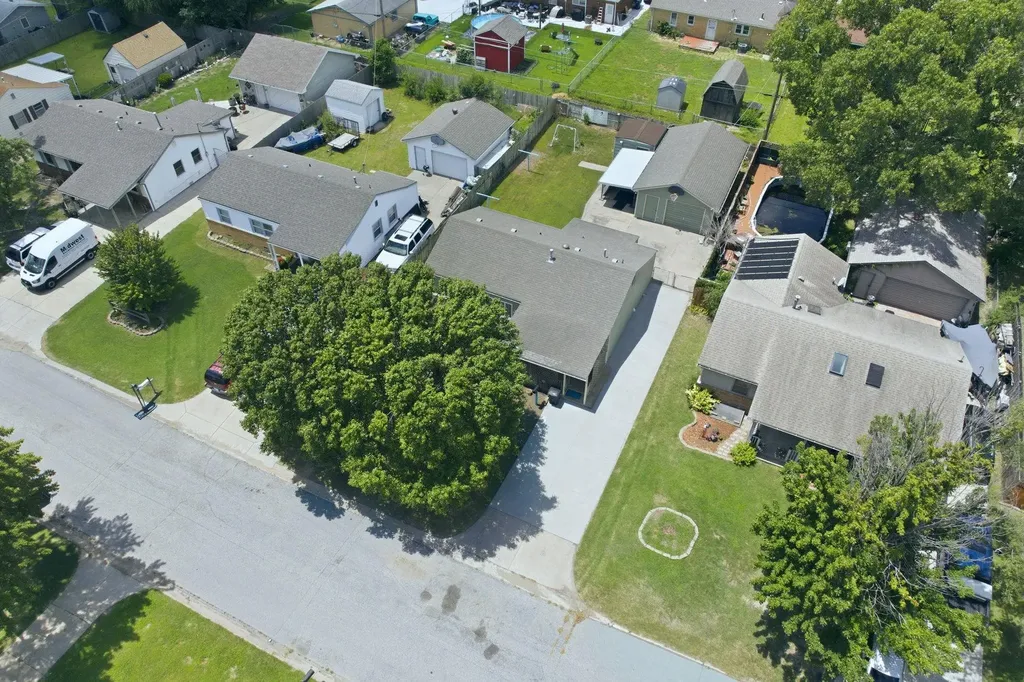 113 S Sunnyside Haysville KS 67060