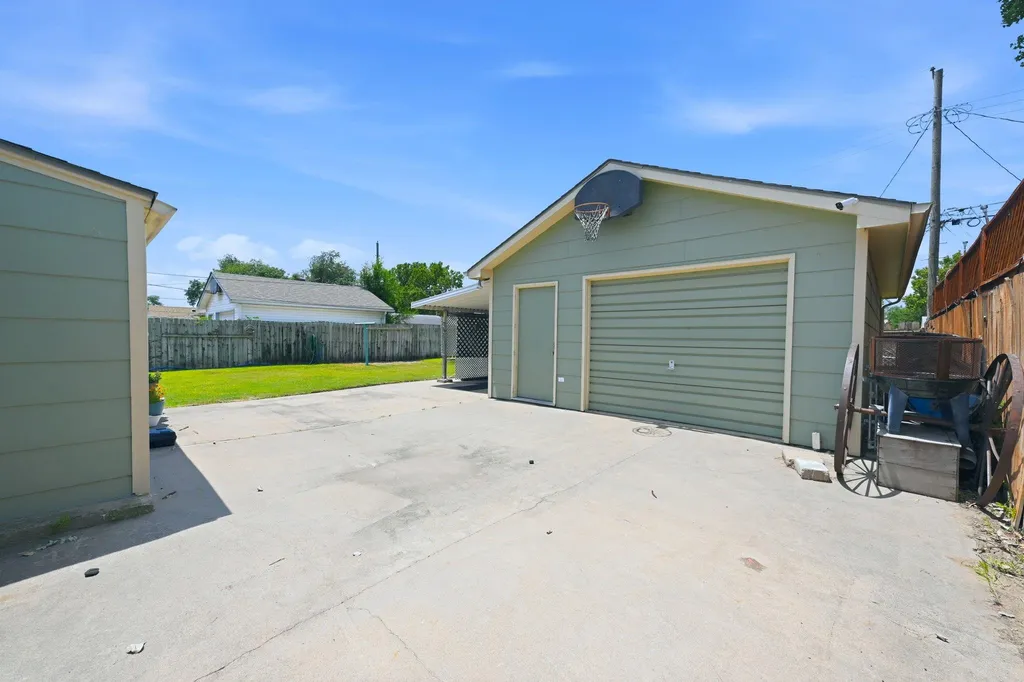 113 S Sunnyside Haysville KS 67060