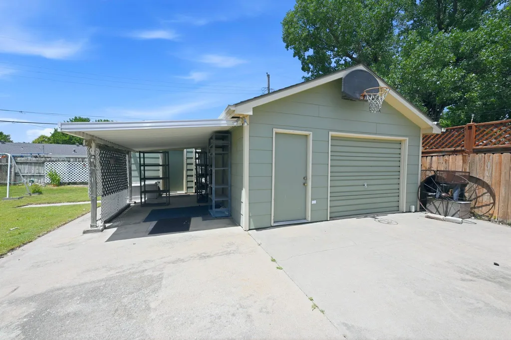 113 S Sunnyside Haysville KS 67060