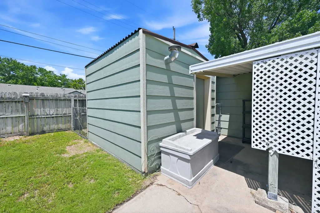 113 S Sunnyside Haysville KS 67060