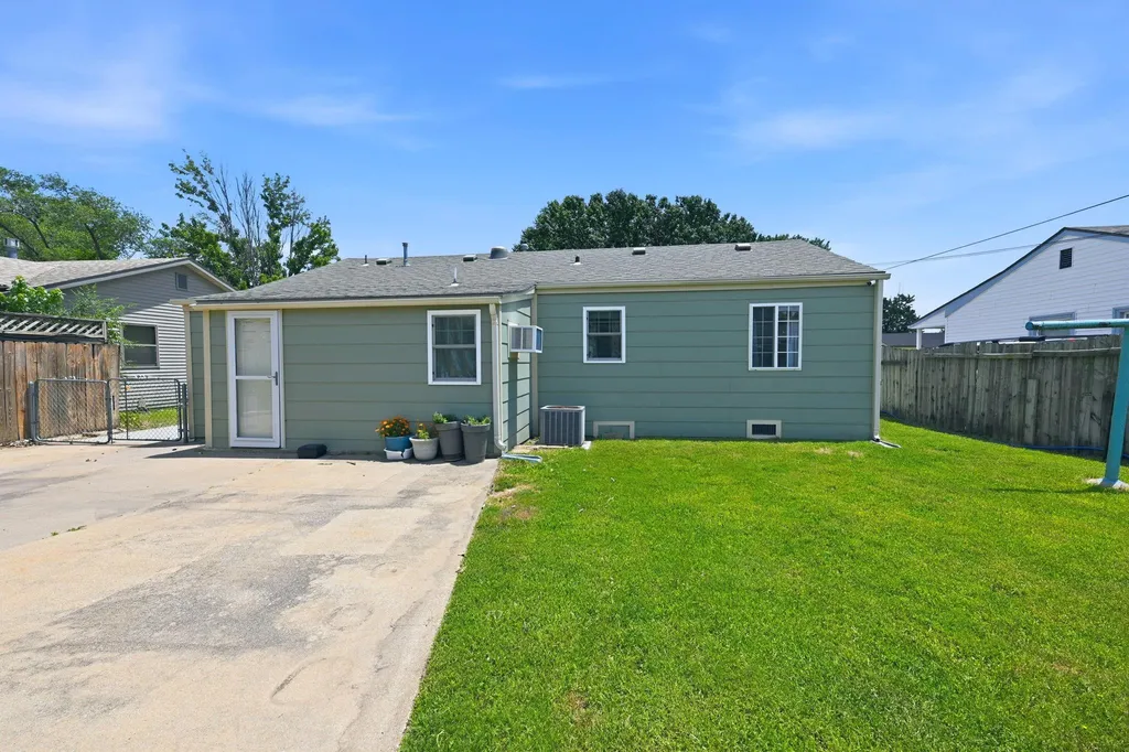 113 S Sunnyside Haysville KS 67060
