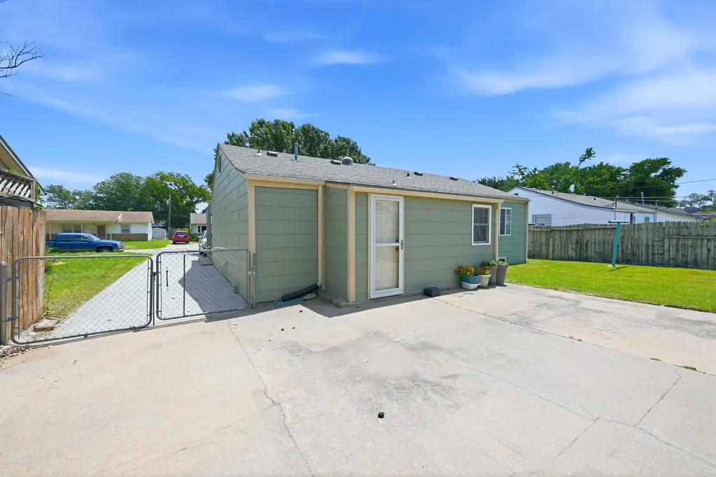 113 S Sunnyside Haysville KS 67060