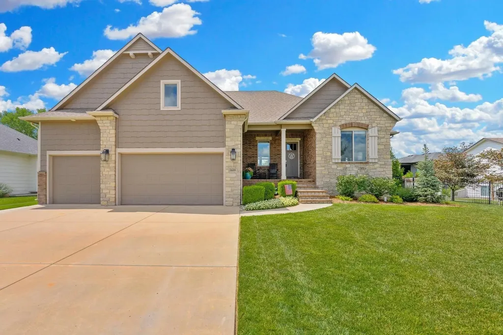1619 N Lakeside Drive Andover KS 67002