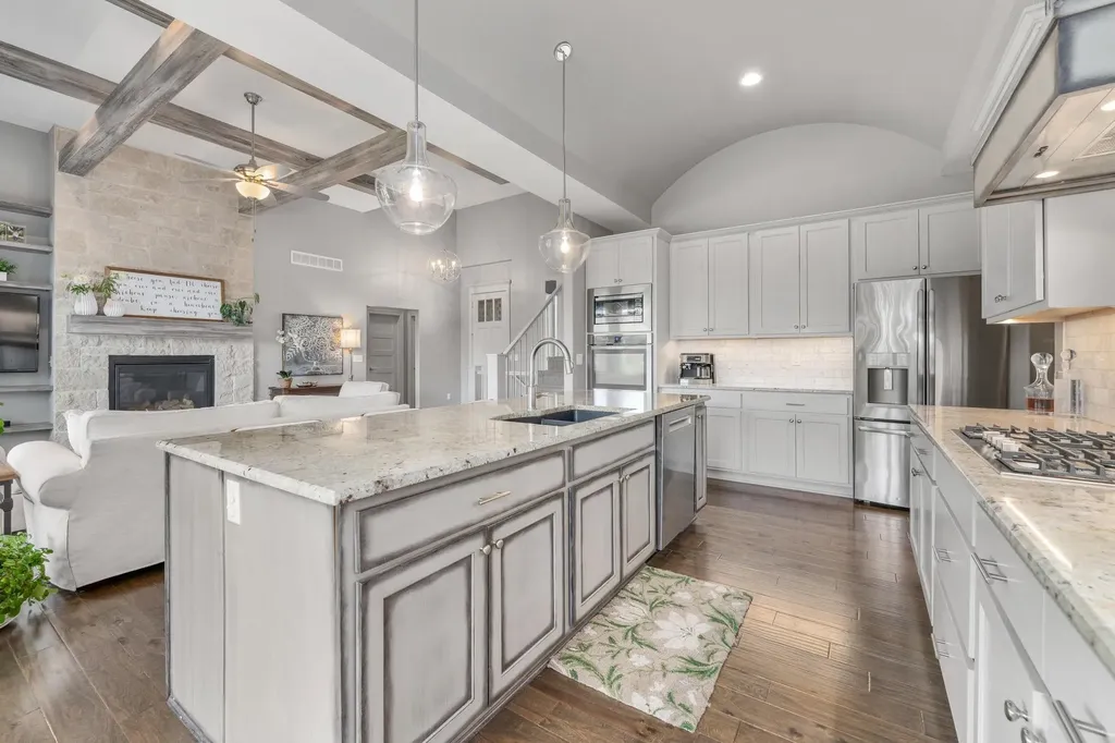 1619 N Lakeside Drive Andover KS 67002