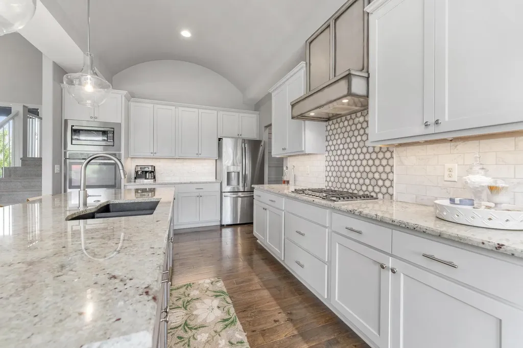 1619 N Lakeside Drive Andover KS 67002