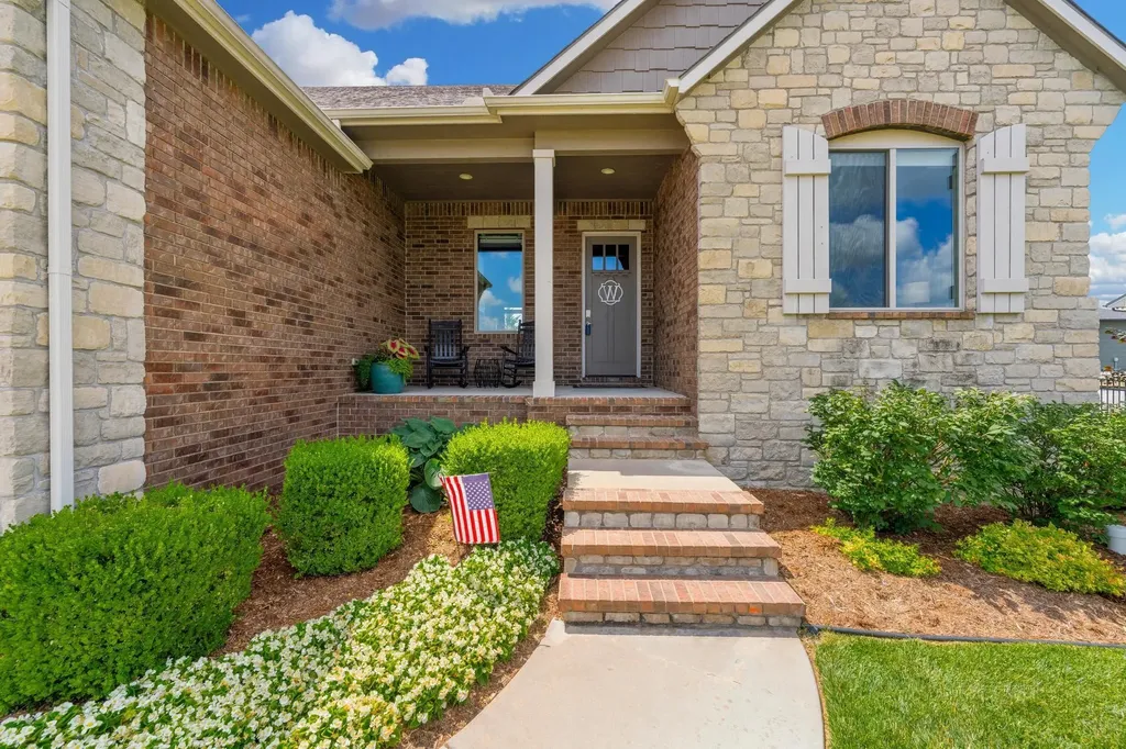 1619 N Lakeside Drive Andover KS 67002