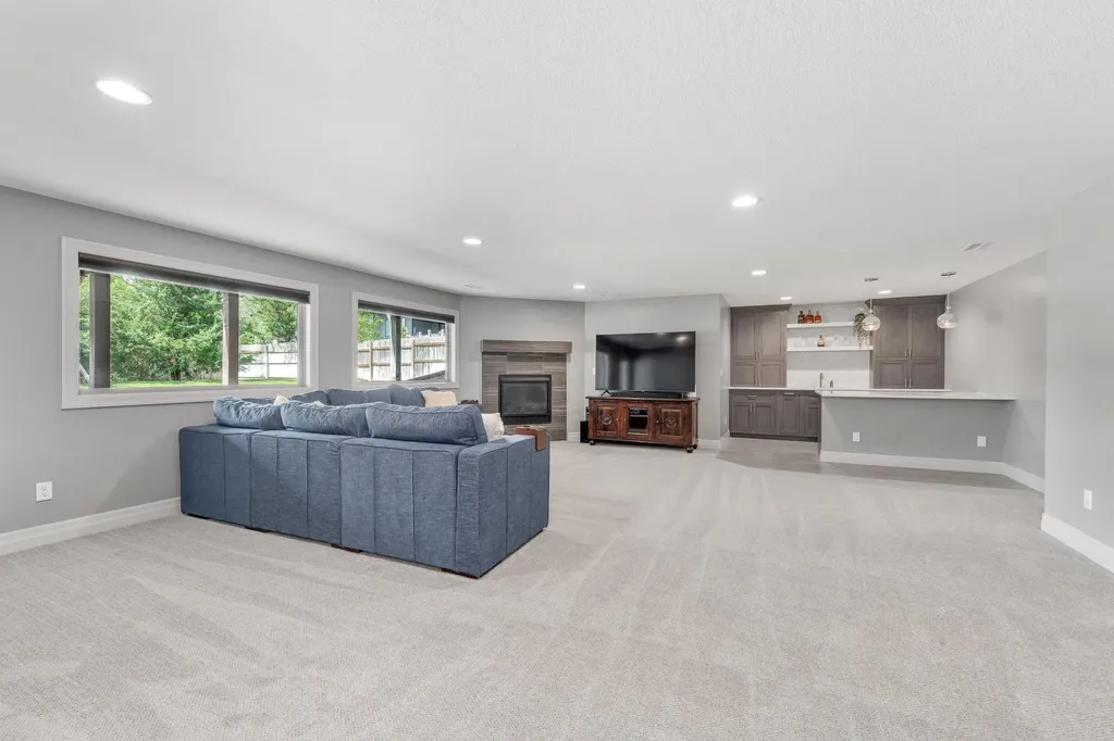 1619 N Lakeside Drive Andover KS 67002