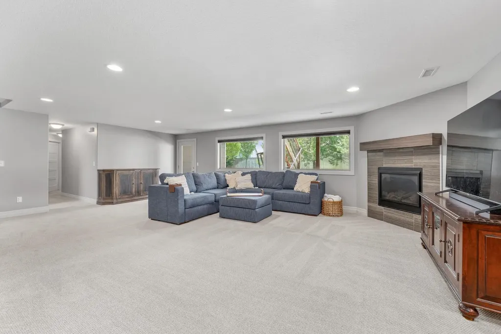 1619 N Lakeside Drive Andover KS 67002