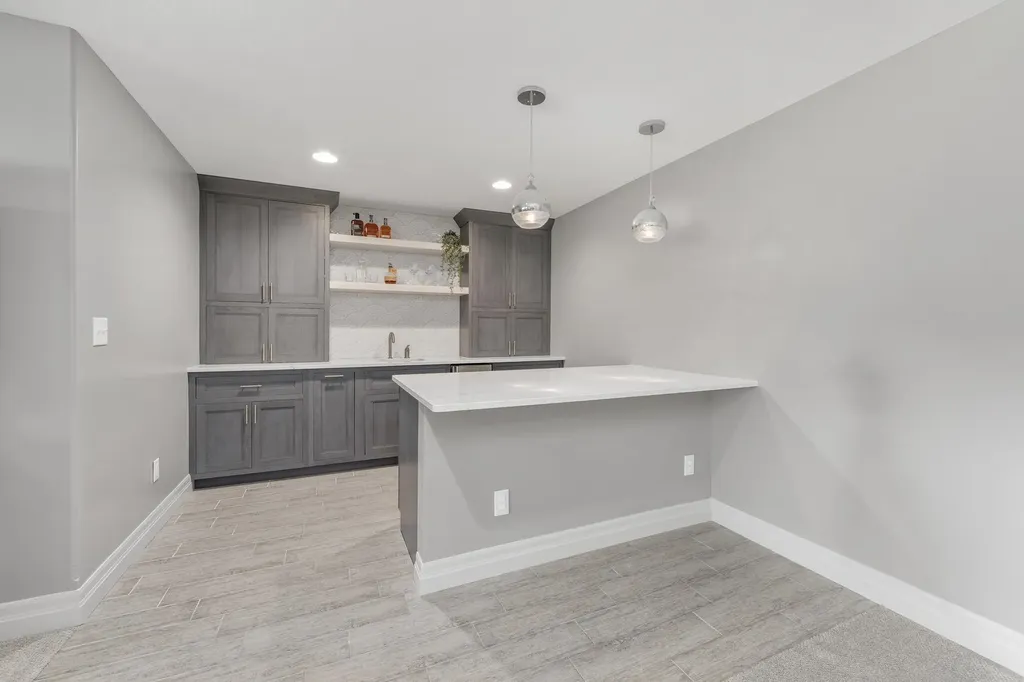 1619 N Lakeside Drive Andover KS 67002