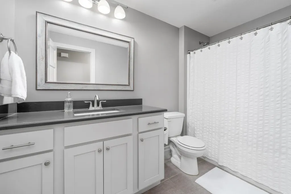 1619 N Lakeside Drive Andover KS 67002