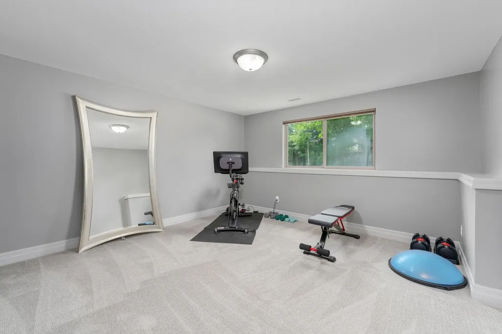1619 N Lakeside Drive Andover KS 67002