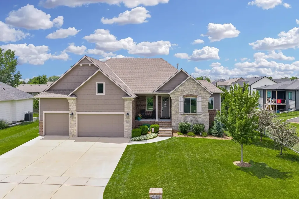 1619 N Lakeside Drive Andover KS 67002