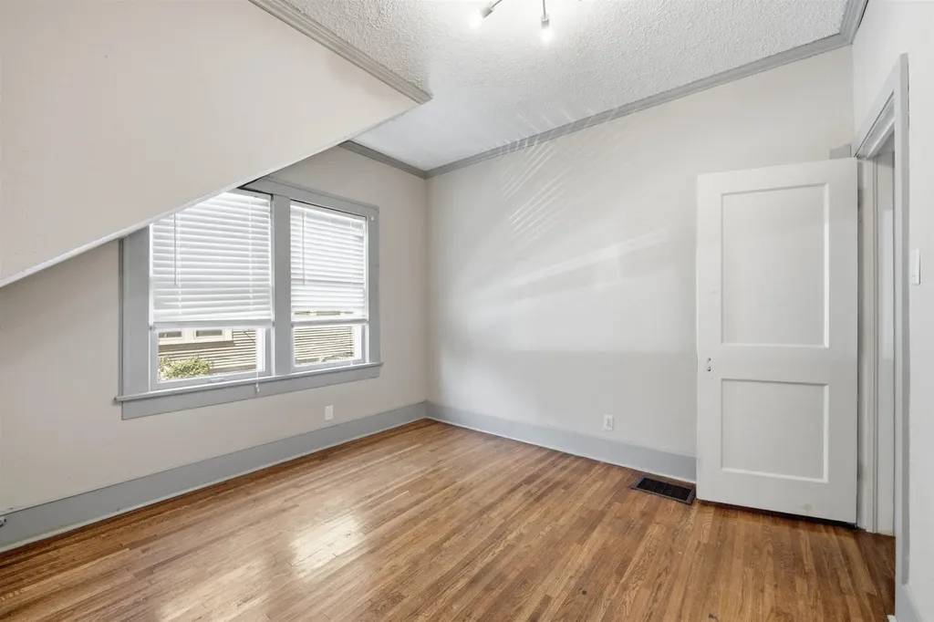 402 N Clifton Avenue Wichita KS 67208