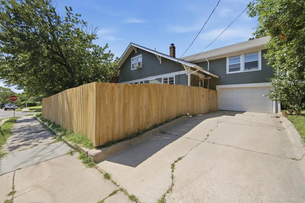 402 N Clifton Avenue Wichita KS 67208