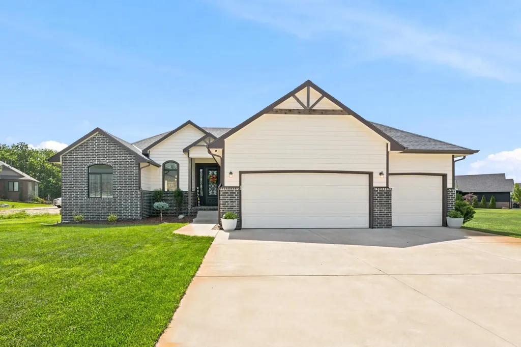 518 N Backwoods Court Valley Center KS 67147