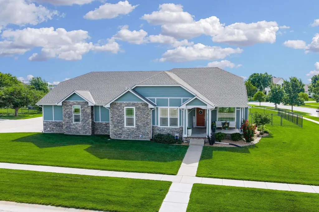 5104 N Colonial Avenue Bel Aire KS 67226