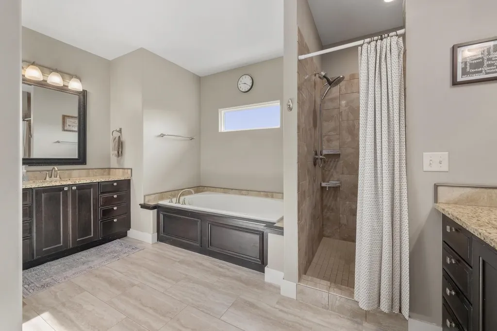 5104 N Colonial Avenue Bel Aire KS 67226