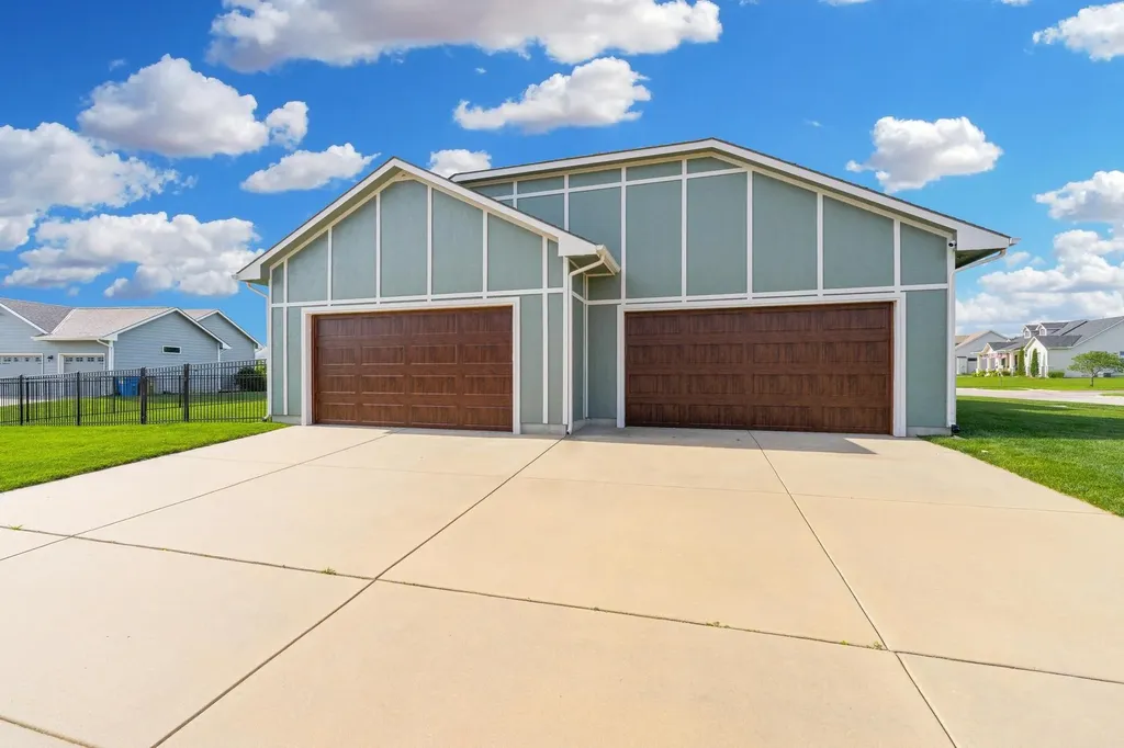 5104 N Colonial Avenue Bel Aire KS 67226