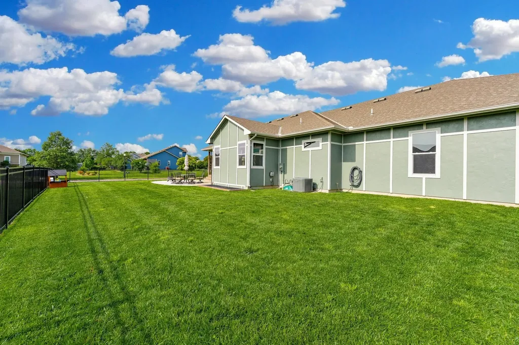 5104 N Colonial Avenue Bel Aire KS 67226