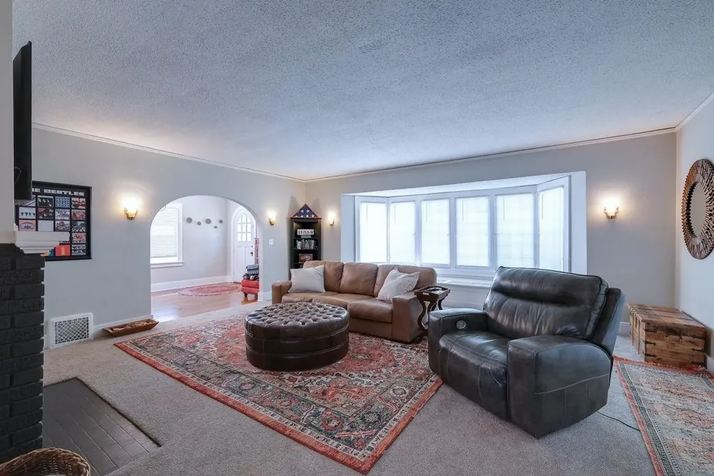 902 E 8th Avenue Winfield KS 67156