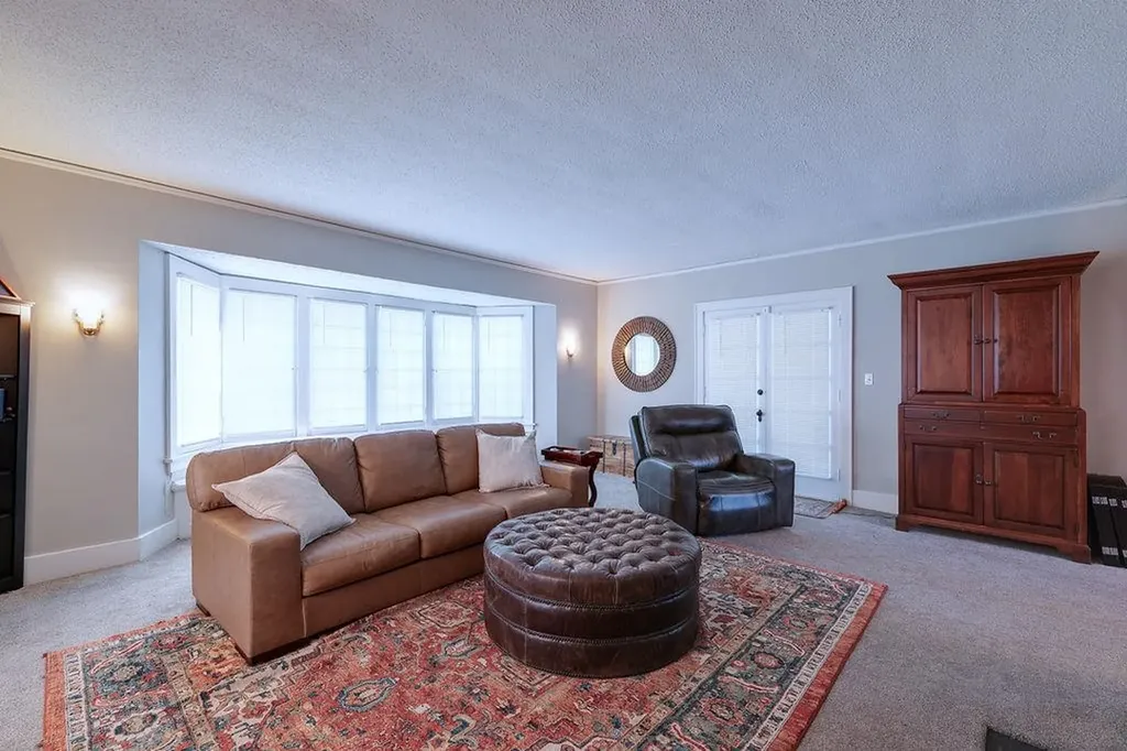 902 E 8th Avenue Winfield KS 67156