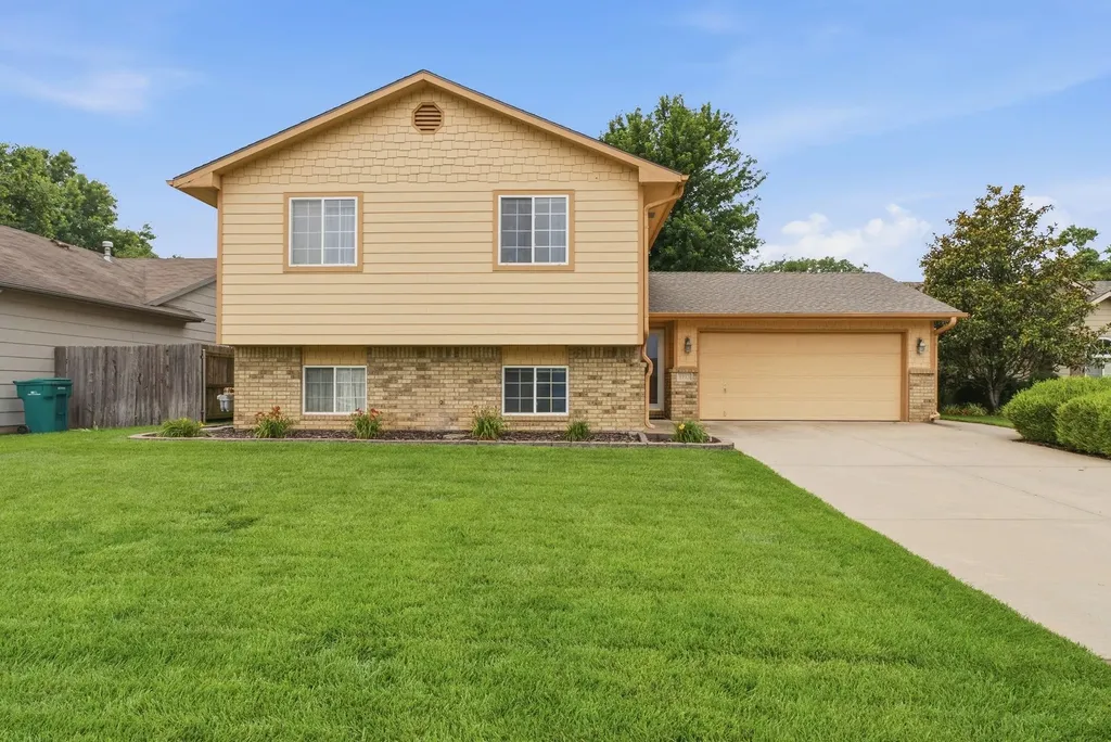 1713 N Redbarn Circle Wichita KS 67212