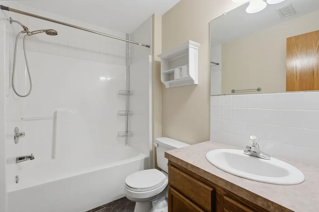 1713 N Redbarn Circle Wichita KS 67212