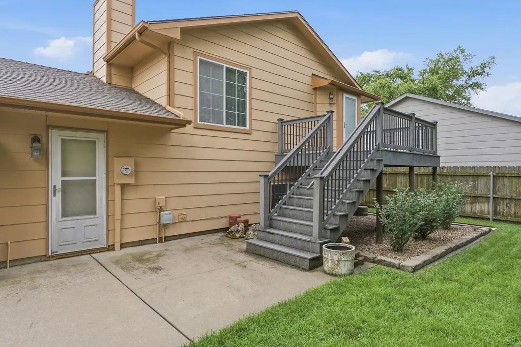 1713 N Redbarn Circle Wichita KS 67212