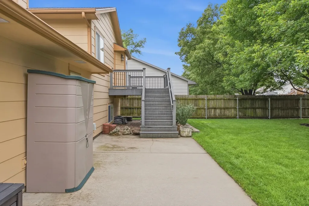 1713 N Redbarn Circle Wichita KS 67212