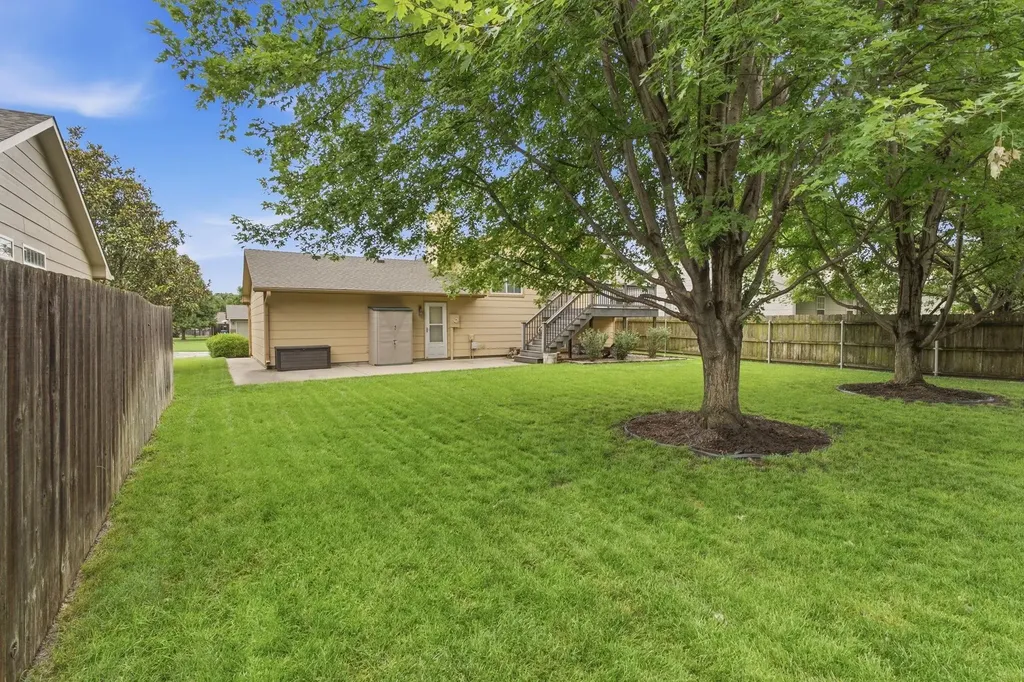 1713 N Redbarn Circle Wichita KS 67212