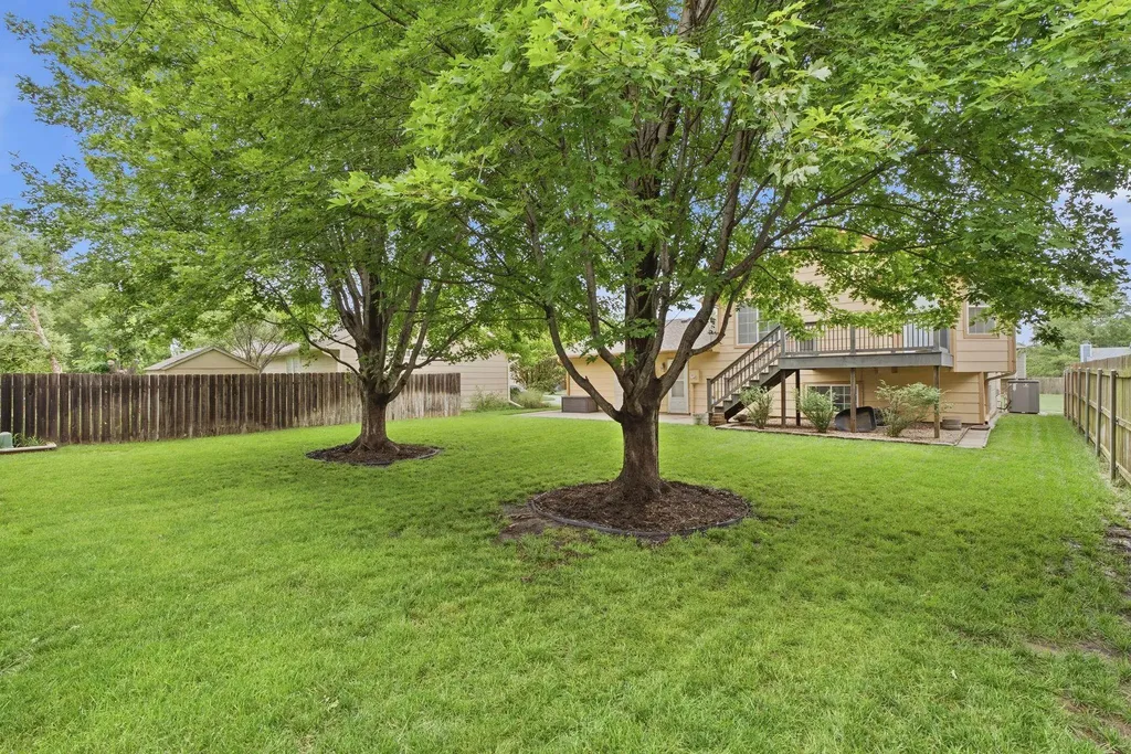 1713 N Redbarn Circle Wichita KS 67212