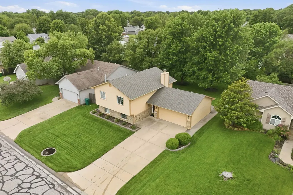 1713 N Redbarn Circle Wichita KS 67212