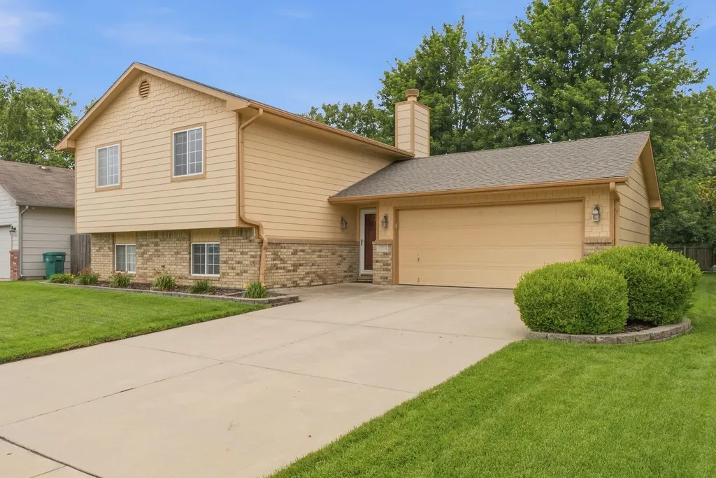 1713 N Redbarn Circle Wichita KS 67212