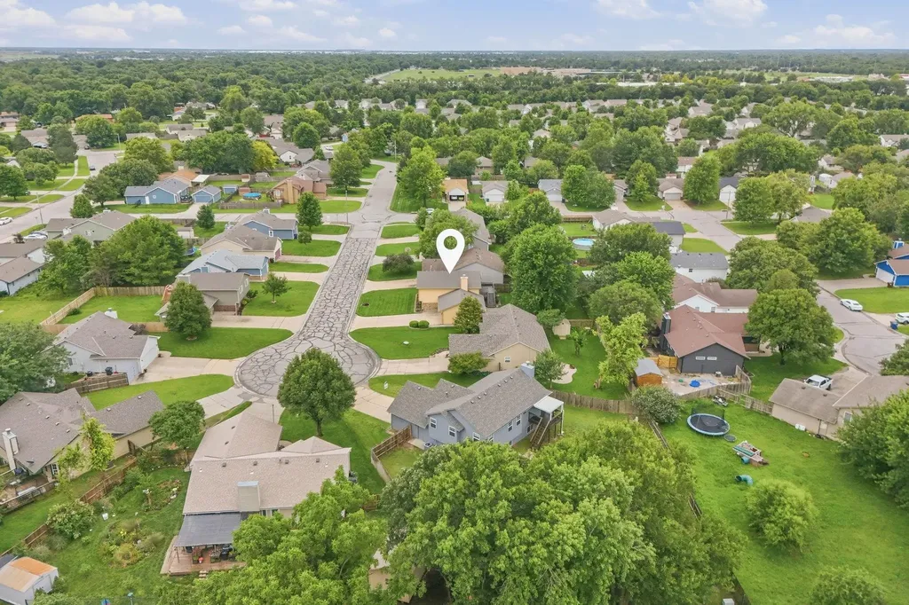 1713 N Redbarn Circle Wichita KS 67212