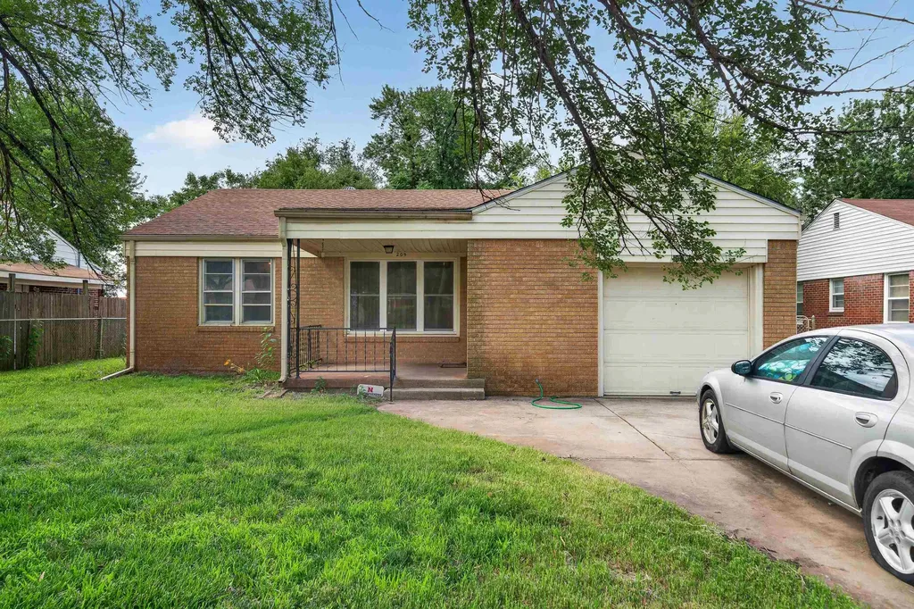 209 W Hunter Haysville KS 67060