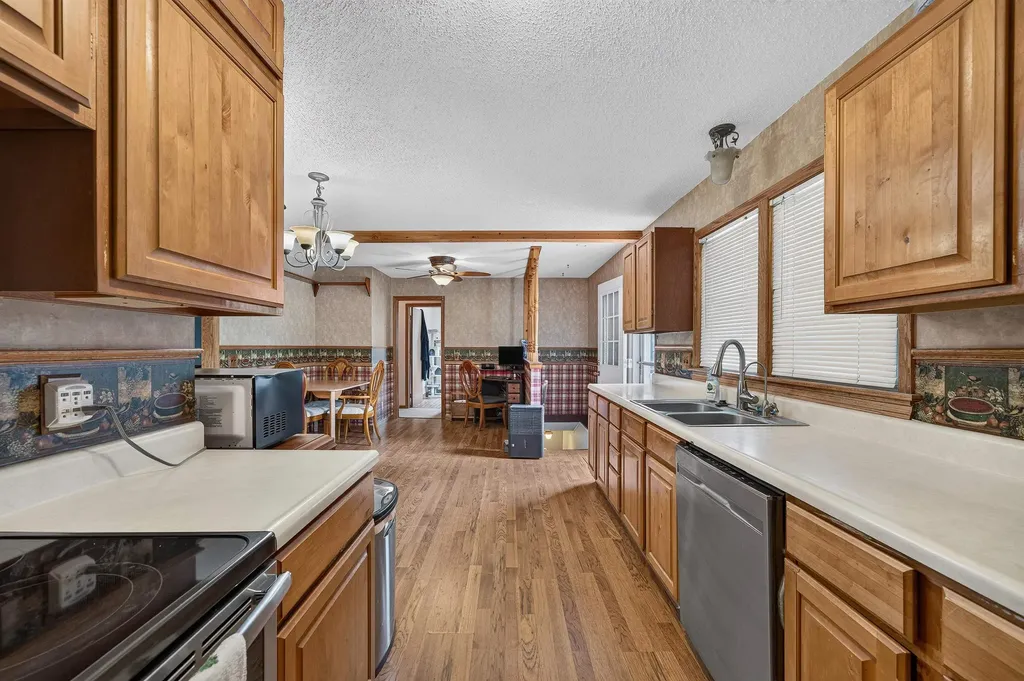 209 W Hunter Haysville KS 67060