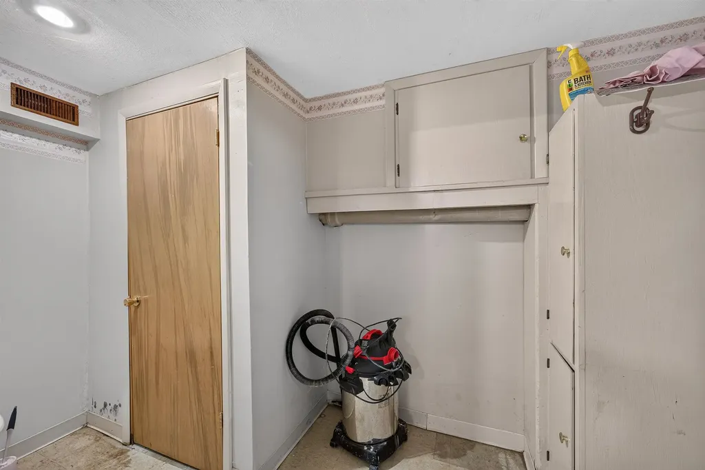 209 W Hunter Haysville KS 67060