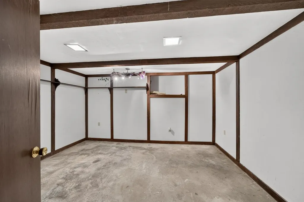 209 W Hunter Haysville KS 67060