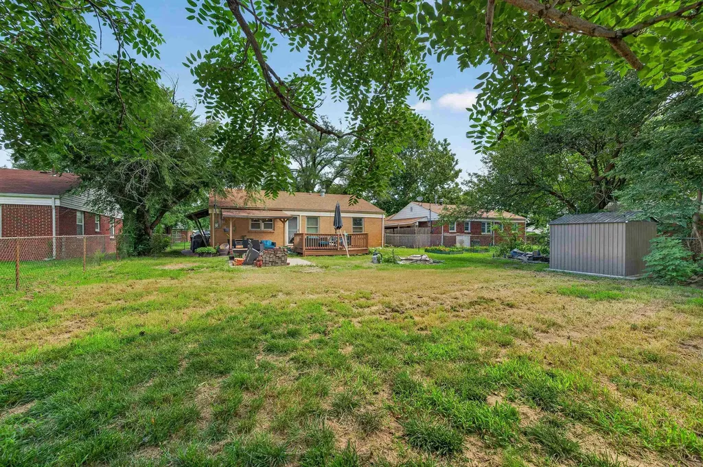 209 W Hunter Haysville KS 67060