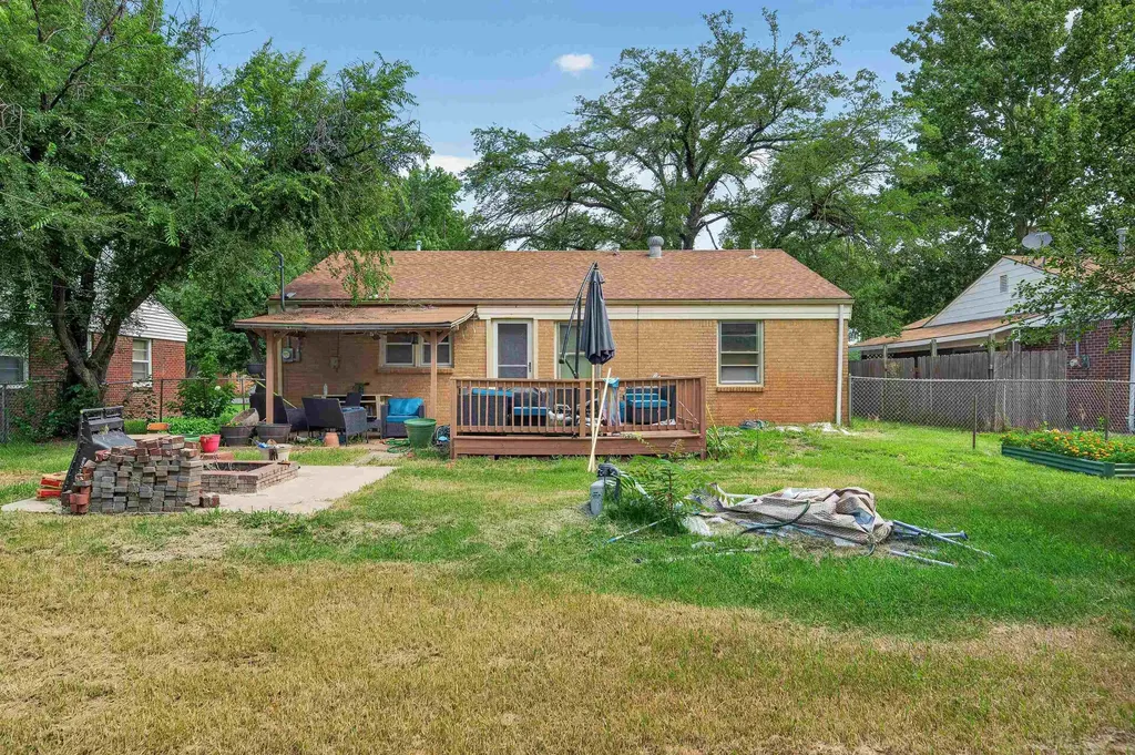 209 W Hunter Haysville KS 67060