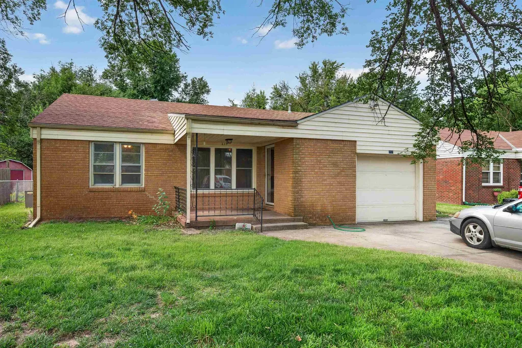 209 W Hunter Haysville KS 67060