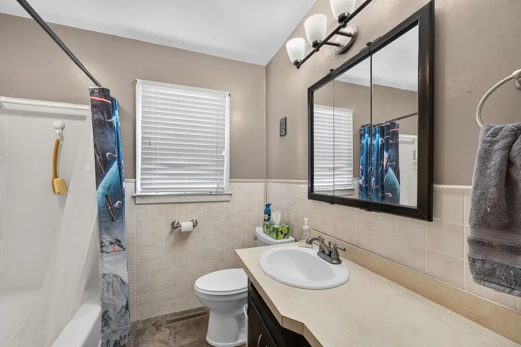 209 W Hunter Haysville KS 67060