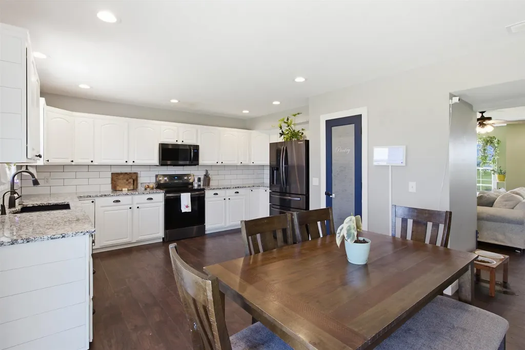 8615 Amber Ridge Viola KS 67149