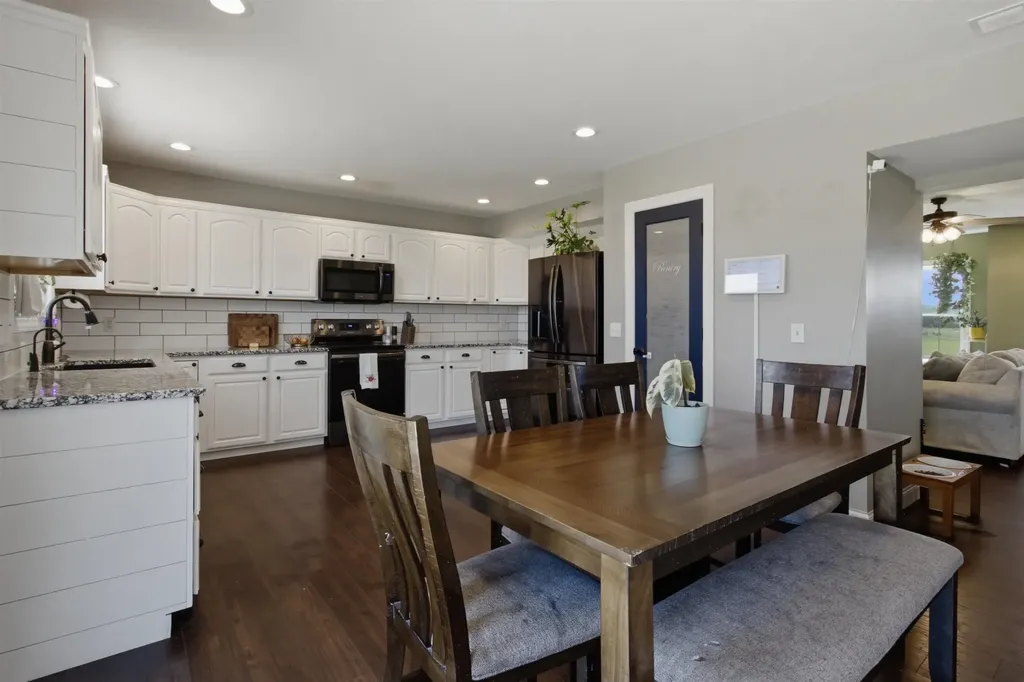 8615 Amber Ridge Viola KS 67149