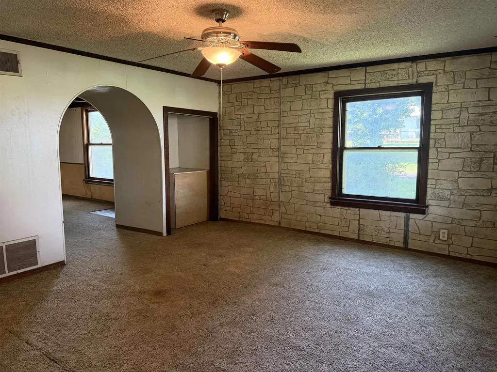 521 N Mulberry Street Eureka KS 67045