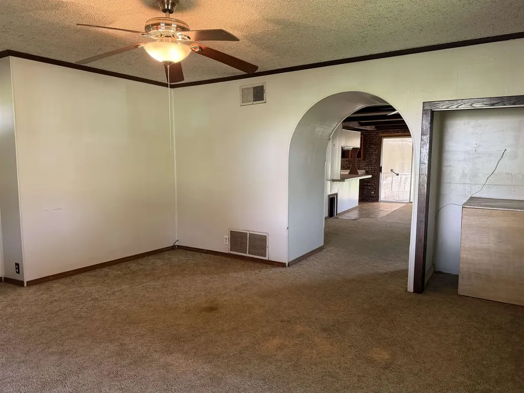 521 N Mulberry Street Eureka KS 67045