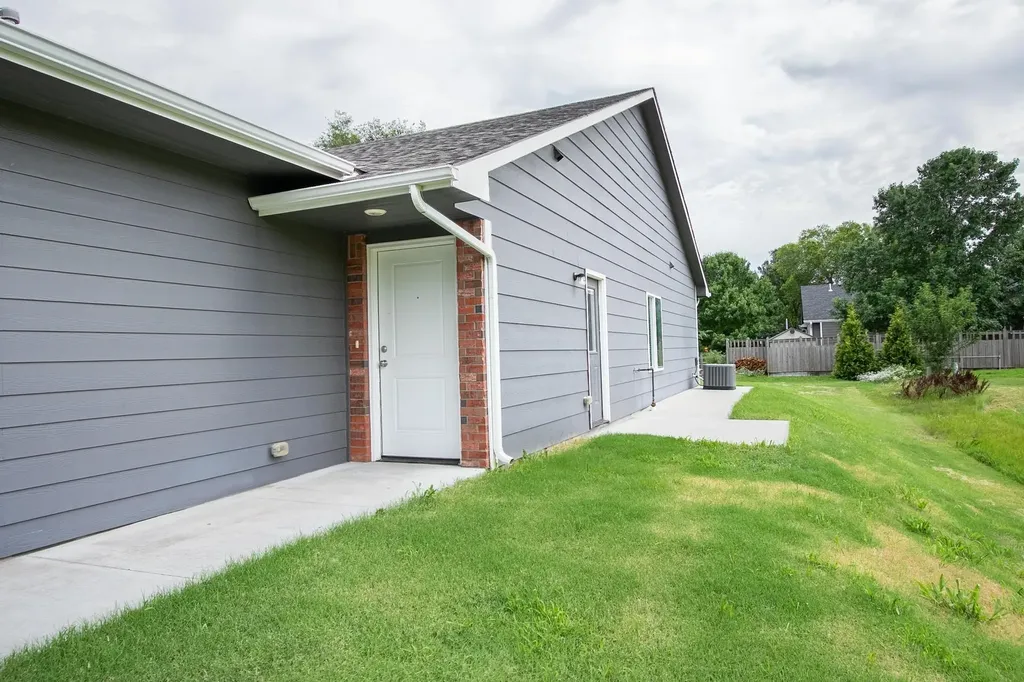 429-431 Harvest Road Hesston KS 67062
