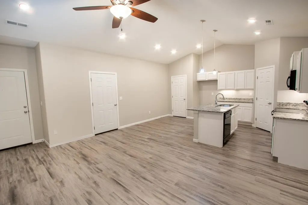 429-431 Harvest Road Hesston KS 67062