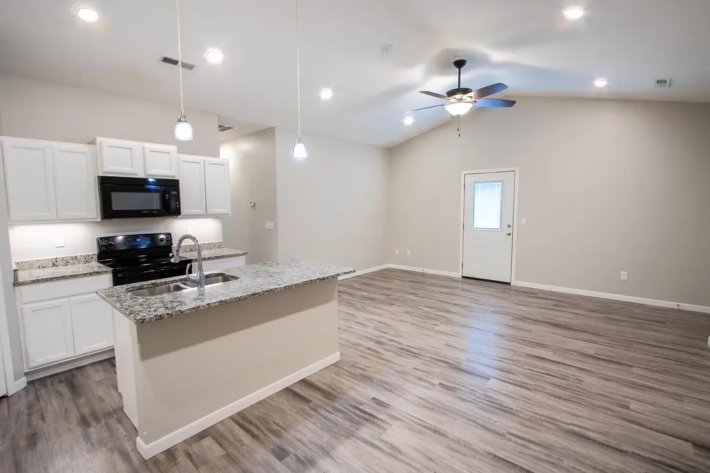429-431 Harvest Road Hesston KS 67062