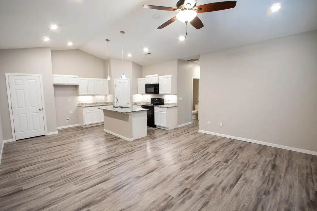 429-431 Harvest Road Hesston KS 67062